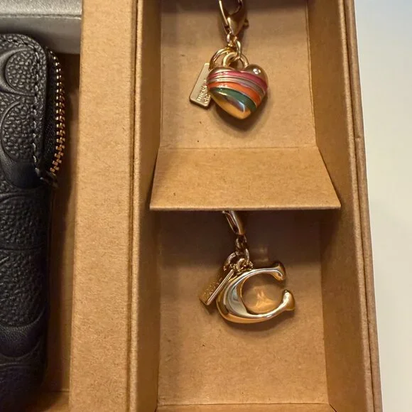 NWB Coach Boxed Long Zip Around Wallet Wristlet Signature Leather 2 Charms Gift! - Picture 8 of 10